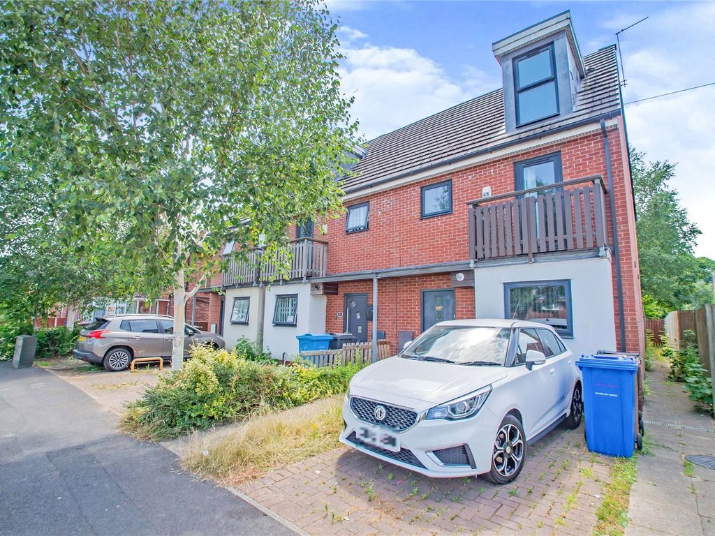 3 bed end terrace house for sale in Rake Lane, Clifton, Swinton