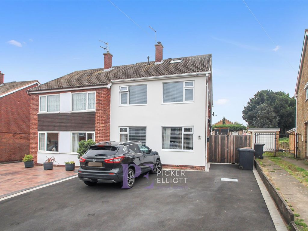 4 bed semidetached house for sale in Boyslade Road, Burbage, Hinckley