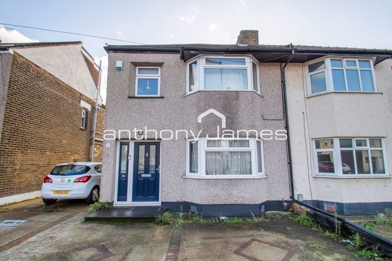 3 bed semidetached house to rent in Stevedale Road, Welling DA16, £