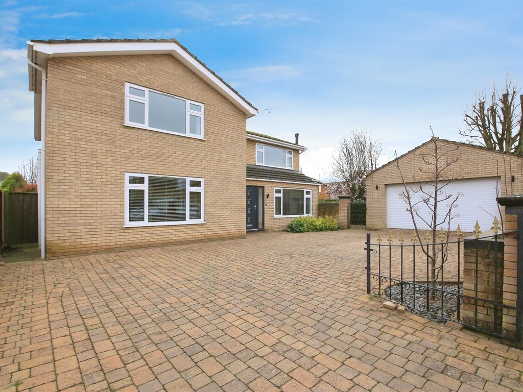 5 bed detached house for sale in Pennine Way, Spalding PE11, £480,000
