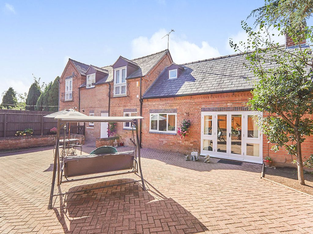 4 bed detached house for sale in Alexandra Road, BurtonOnTrent, Staffordshire DE15, £305,000