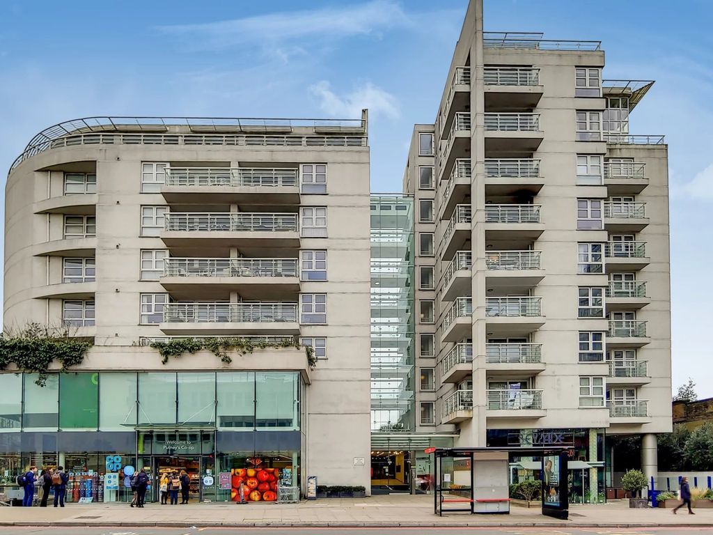 2 bed flat to rent in Upper Richmond Road, London SW15, £2,500 pcm Zoopla