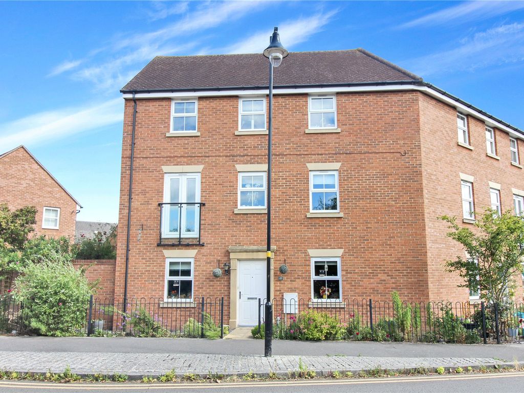 5 bed semidetached house for sale in Isambard Way, Redhouse, Swindon