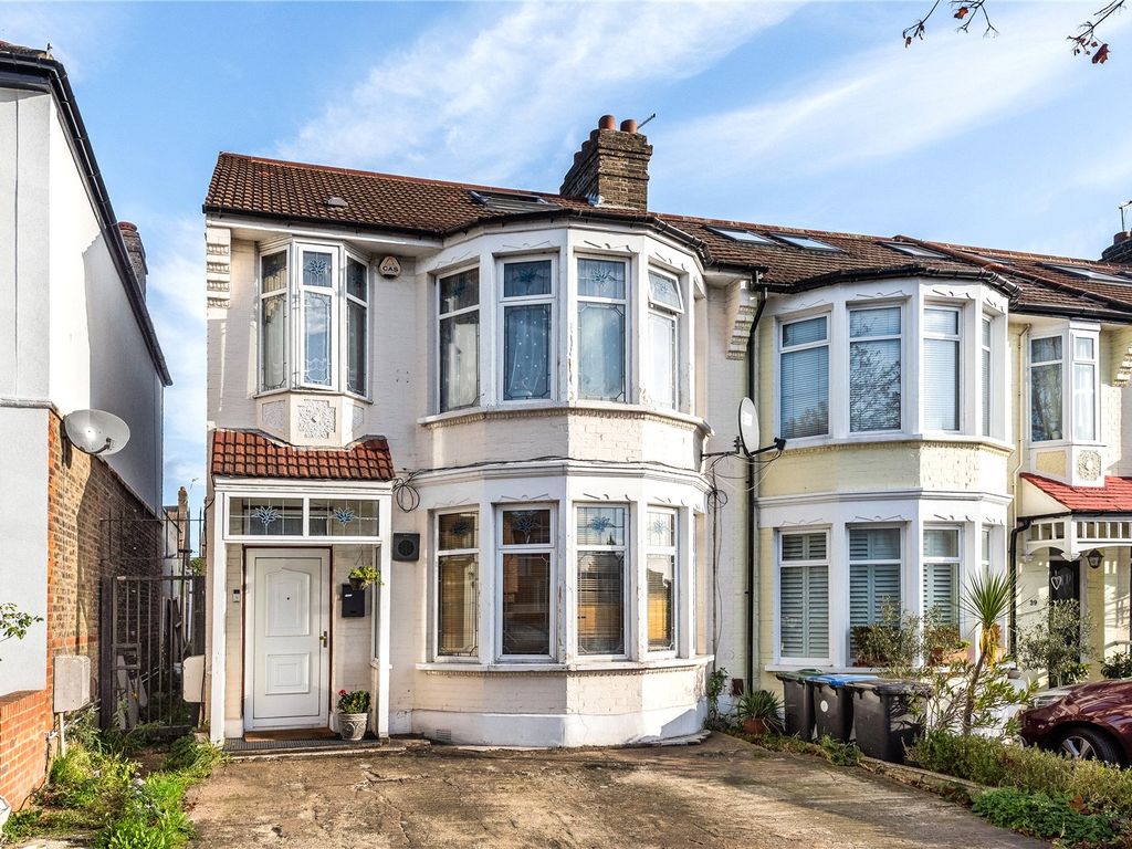 Hedge Lane Palmers Green London N13  