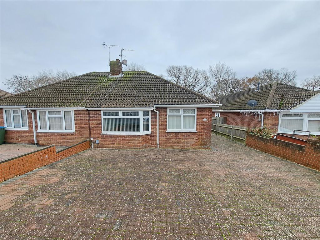 2 bed semidetached bungalow for sale in Abbey Road, Fareham PO15, £