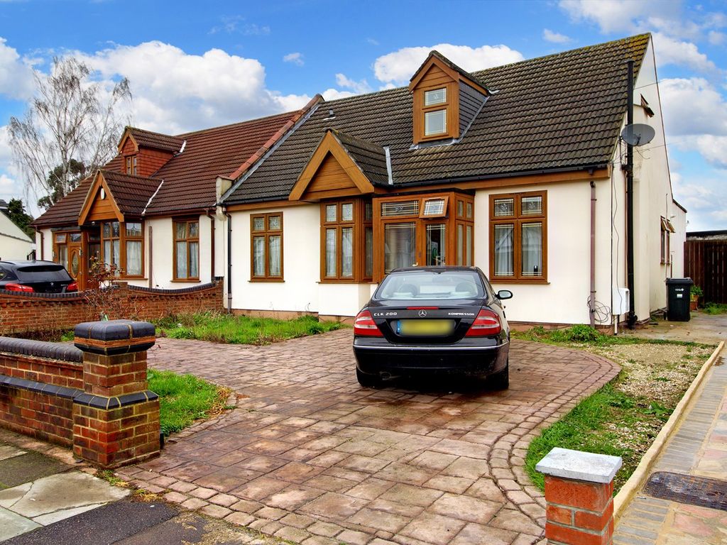 6 bed semidetached bungalow for sale in Levett Gardens, Ilford IG3 Zoopla