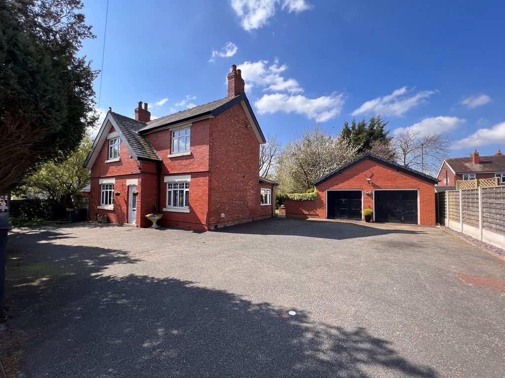 3 bed detached house for sale in Lea Road, Lea, Preston PR2, £399,000