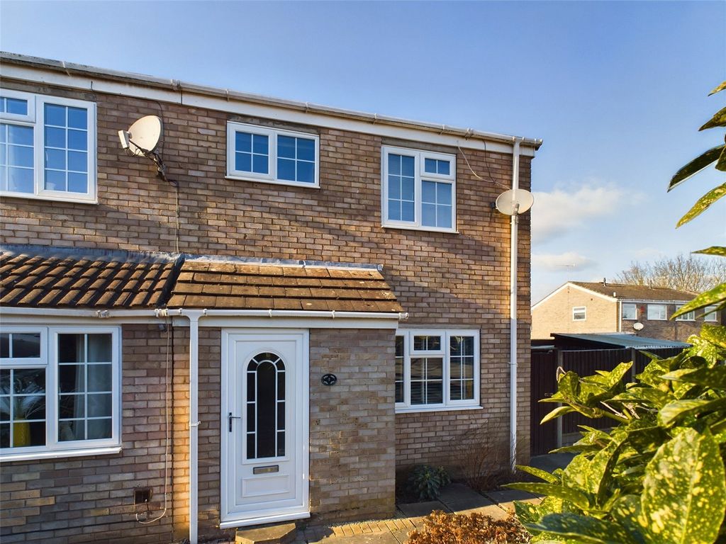 3 bed semidetached house for sale in Stanway Close, Worcester