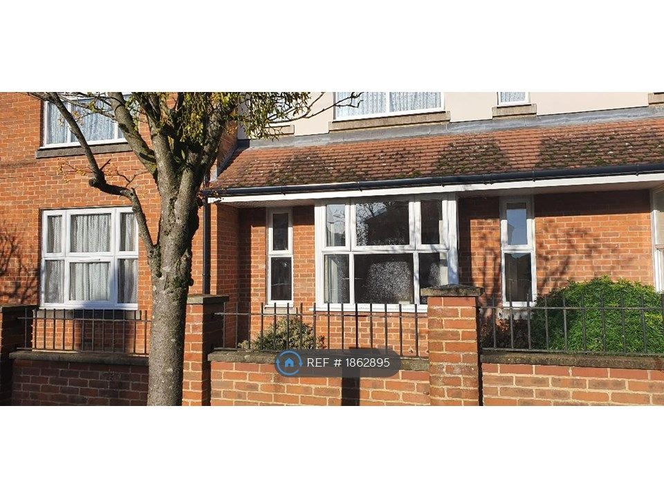 Studio to rent in Brunswick Place, High HP13, £850 pcm Zoopla