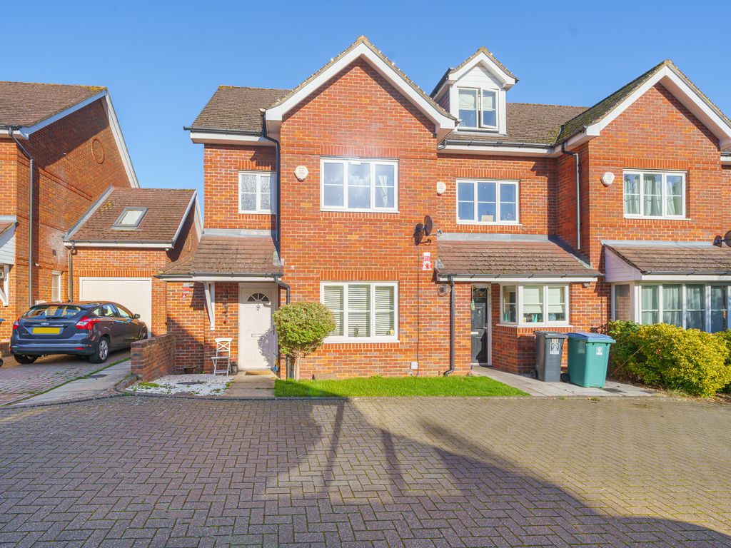 3 bed end terrace house for sale in Ashwell Place, Watford WD24, £