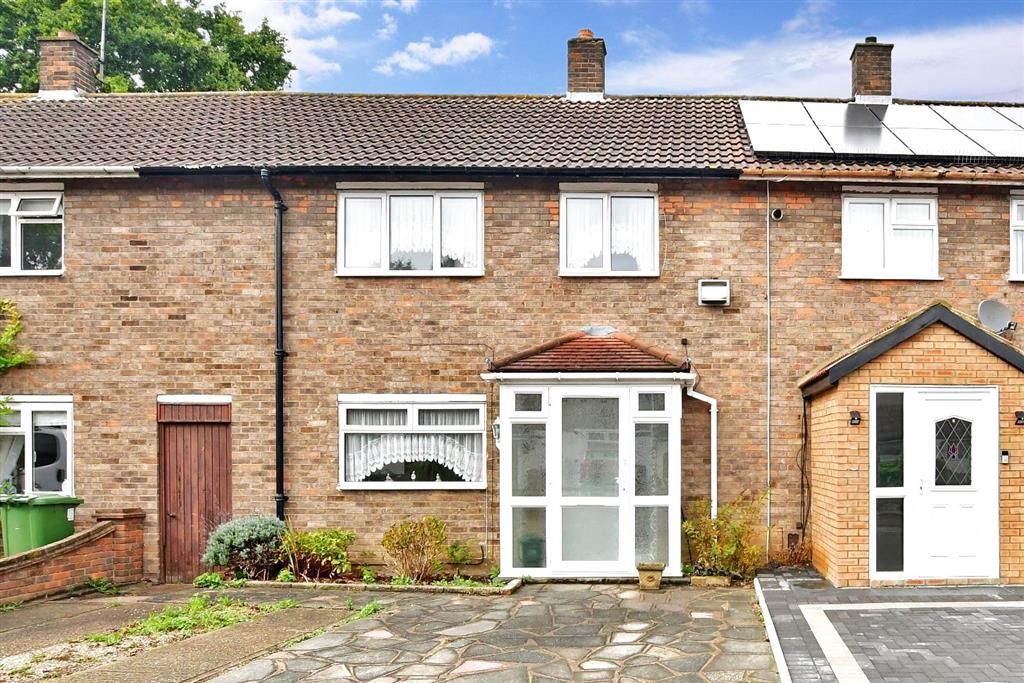 3 bed terraced house for sale in Great Spenders, Basildon, Essex SS14