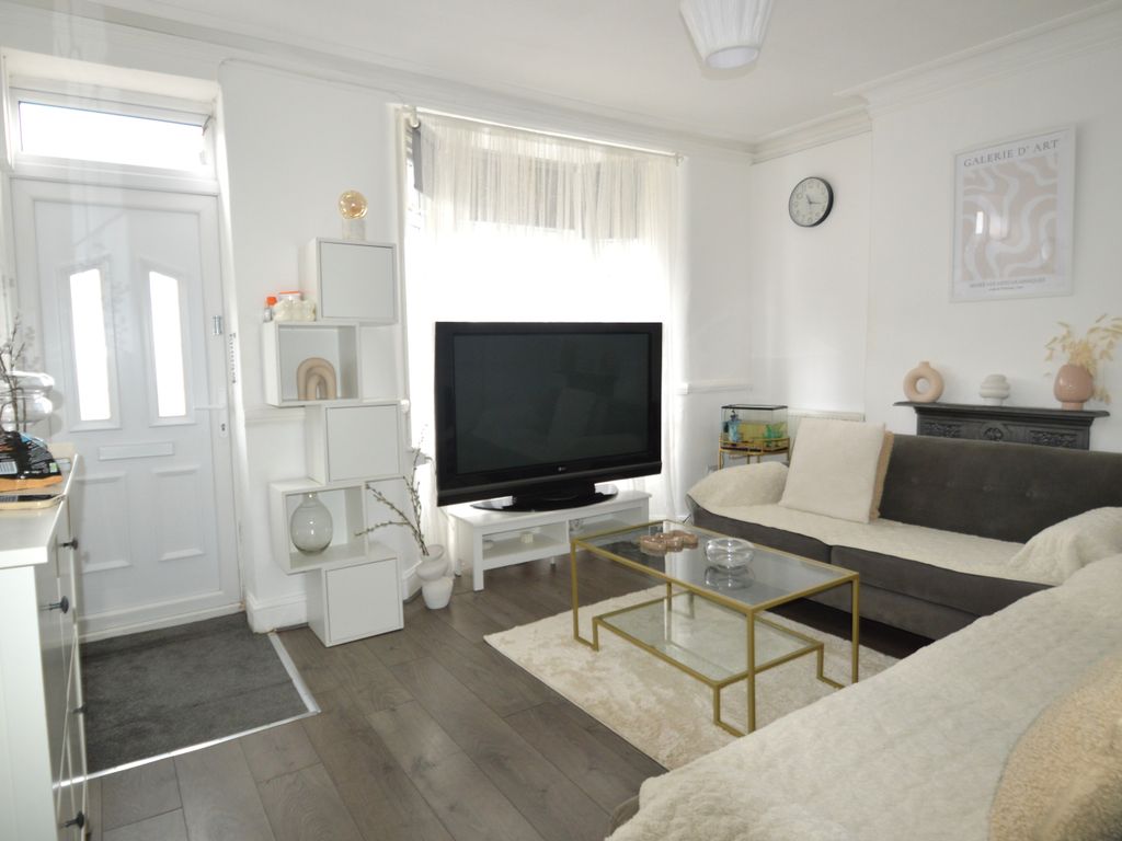 2 bed end terrace house for sale in Alabama Street, London SE18, £