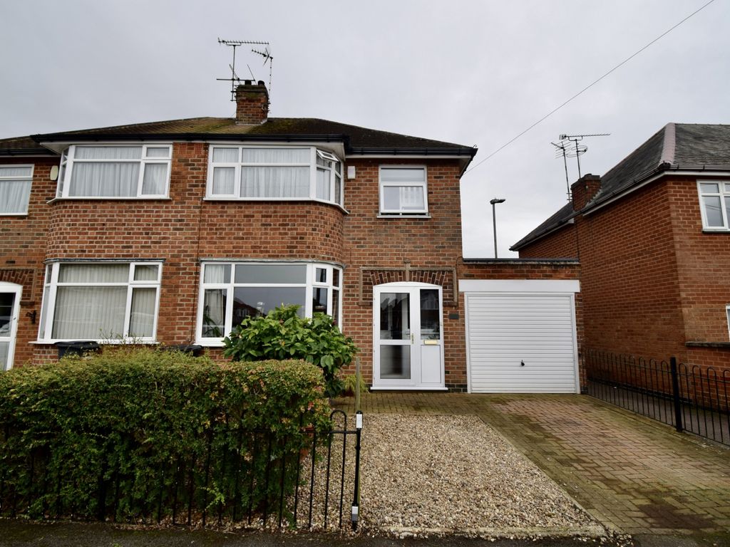 3 bed semidetached house for sale in Cardinals Walk, Leicester LE5, £