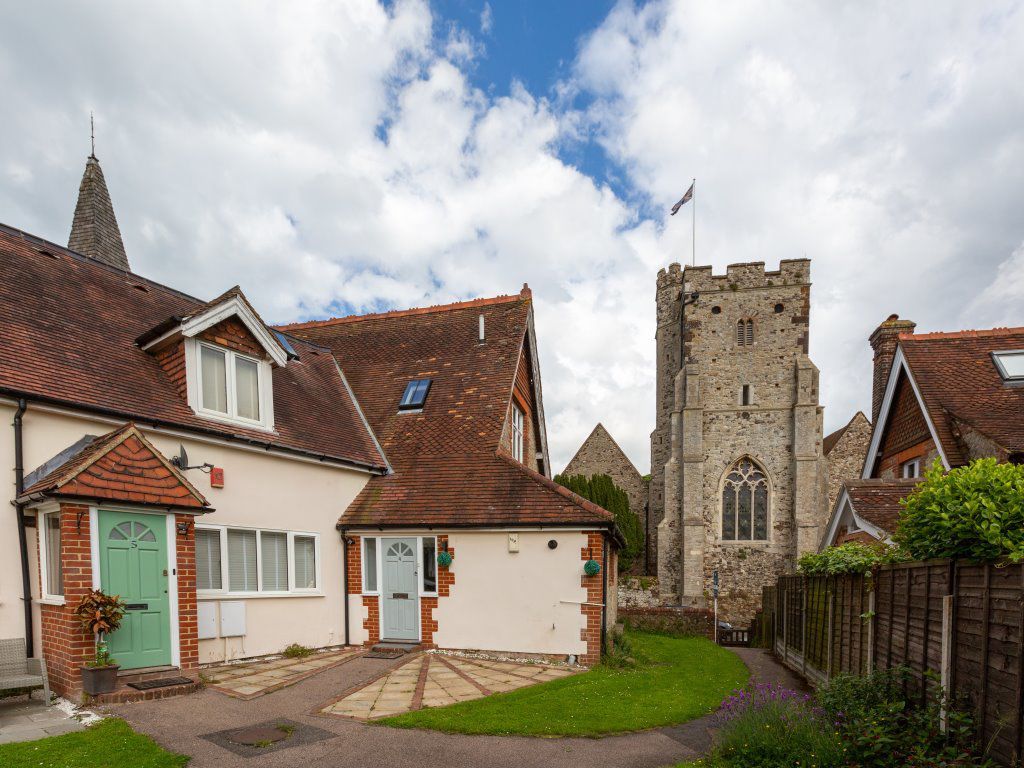 3 bed cottage to rent in High Street, Wrotham, Sevenoaks TN15, £1,650