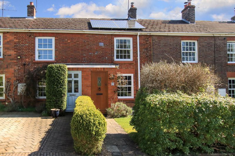 2 bed terraced house for sale in Wigginton Bottom, Wigginton, Tring