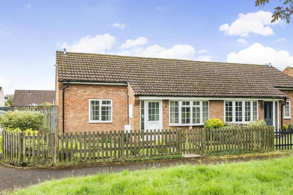 2 bed bungalow for sale in Bicester, Oxfordshire OX26, £325,000 Zoopla
