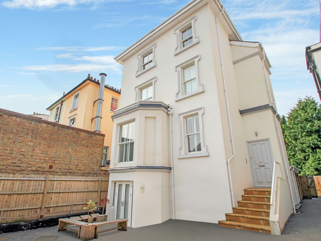 2 bed flat for sale in Ewell Road, Surbiton KT6 Zoopla