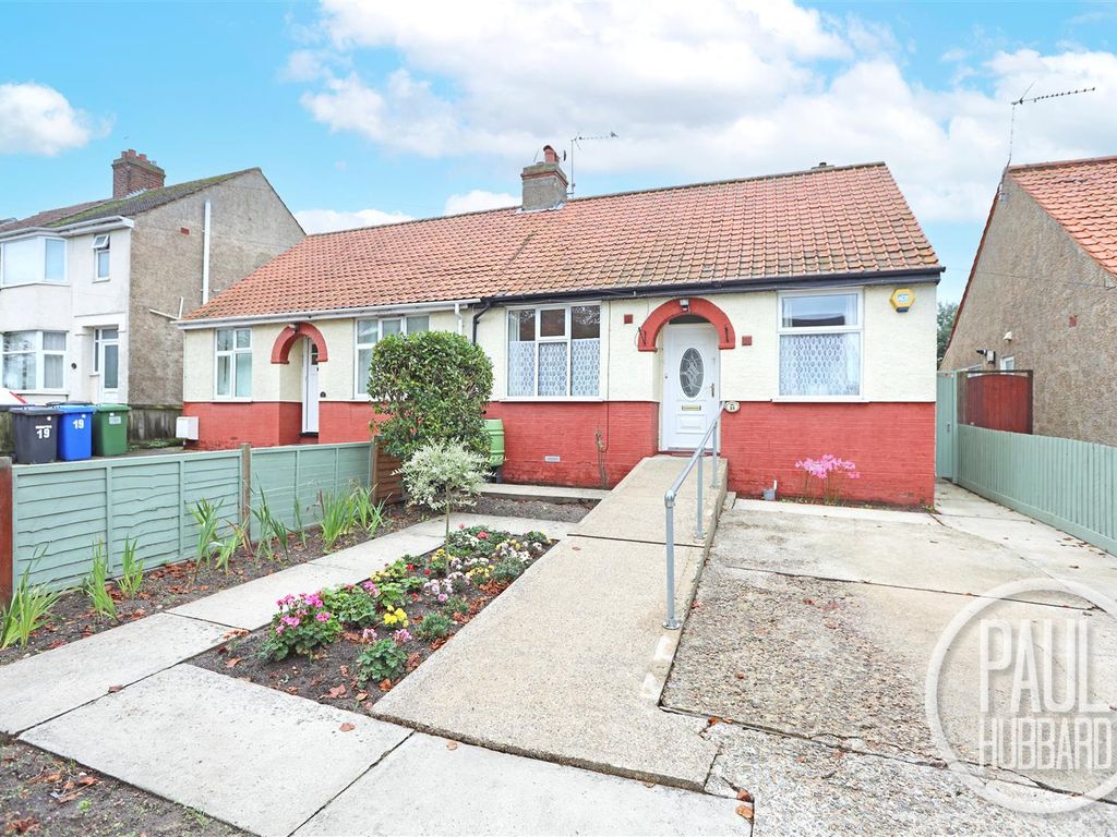 2 bed semidetached bungalow for sale in Dell Road, Oulton Broad South