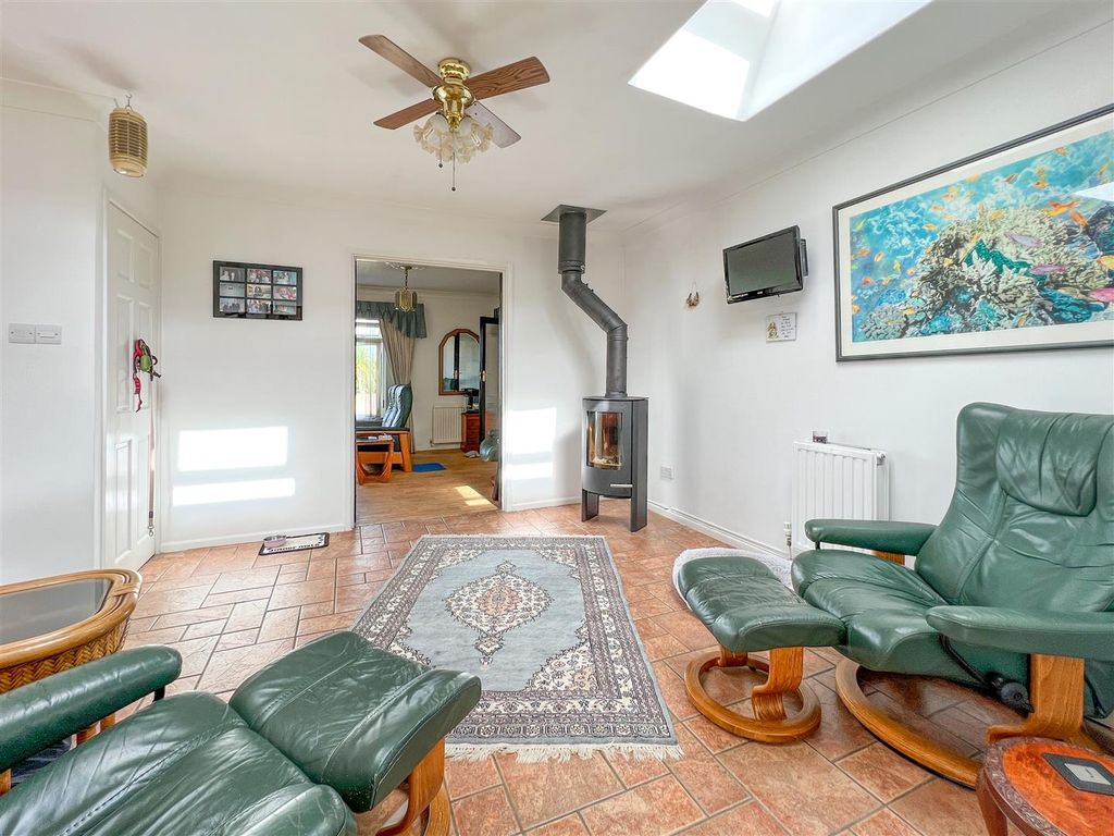 4 bed detached bungalow for sale in Osborne Parc, Helston TR13 Zoopla