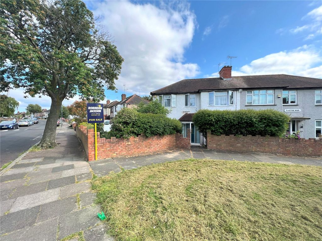 4 bed semidetached house for sale in Duncroft, Plumstead, London SE18