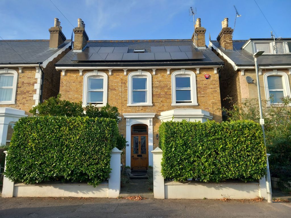 5 bed detached house to rent in Edith Road, Ramsgate CT11, £1,950 pcm