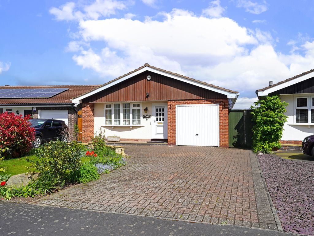 2 bed detached bungalow for sale in Meadow Way, Groby, Leicester