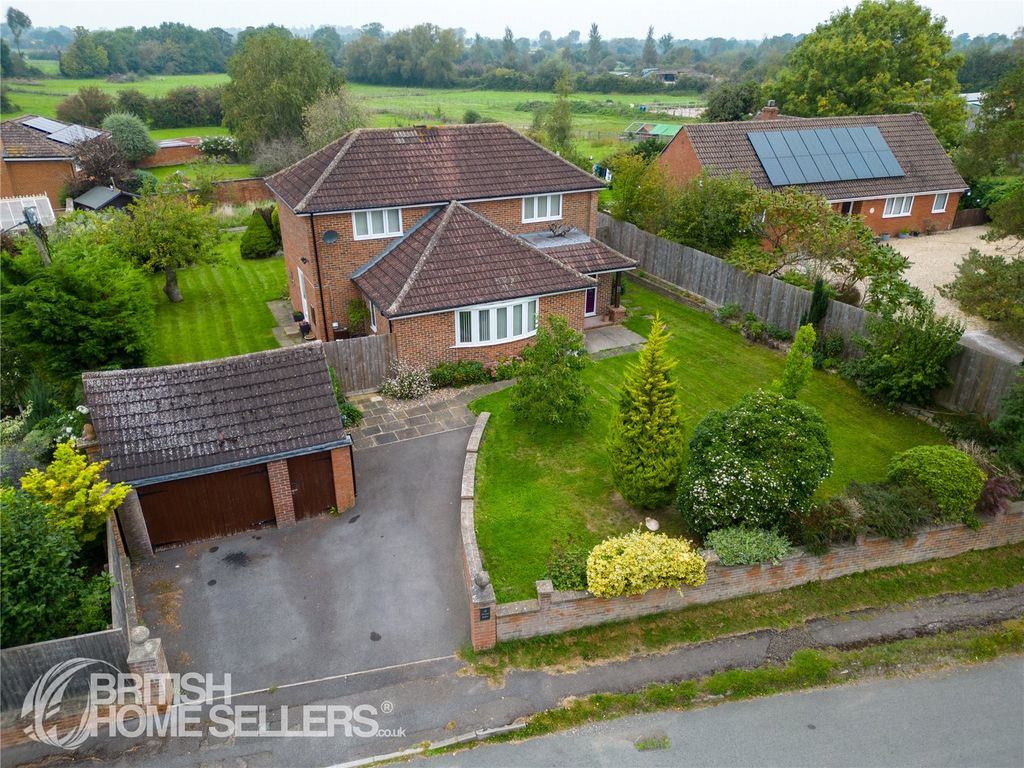 4 bed detached house for sale in Purton Stoke, Swindon, Wiltshire SN5