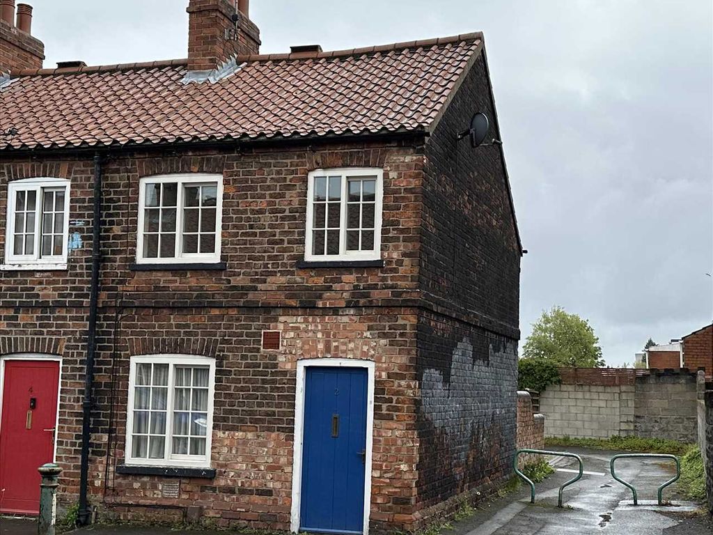 2 bed town house for sale in Cliff Street, Scunthorpe DN16, £75,000