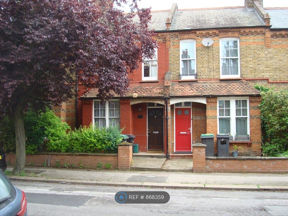 3 bed terraced house to rent in Morley Avenue, London N22, £2,320 pcm