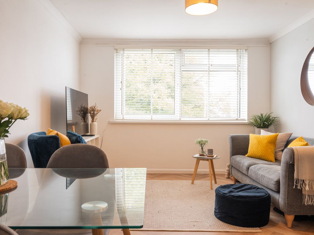 1 bed flat for sale in Lisvane Road, Cardiff CF14, £160,000 Zoopla