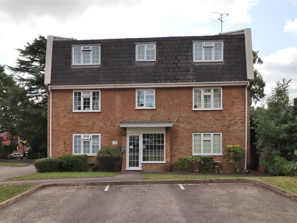 1 bed flat for sale in Woking, Surrey GU22, £240,000 Zoopla