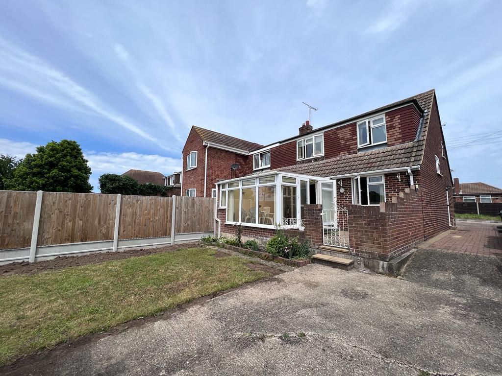 4 bed bungalow to rent in Clive Road, Cliffsend, Ramsgate CT12, £1,695