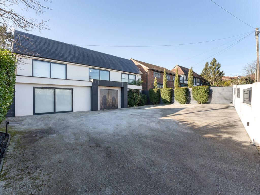 5 bed detached house for sale in Gate Lane, Arkley, EN5