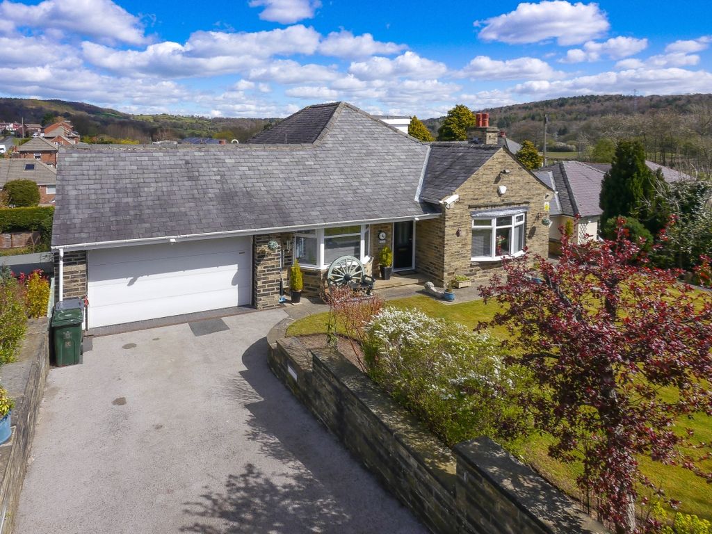 3 bed detached house for sale in Roundwood Road, Baildon, Shipley, West