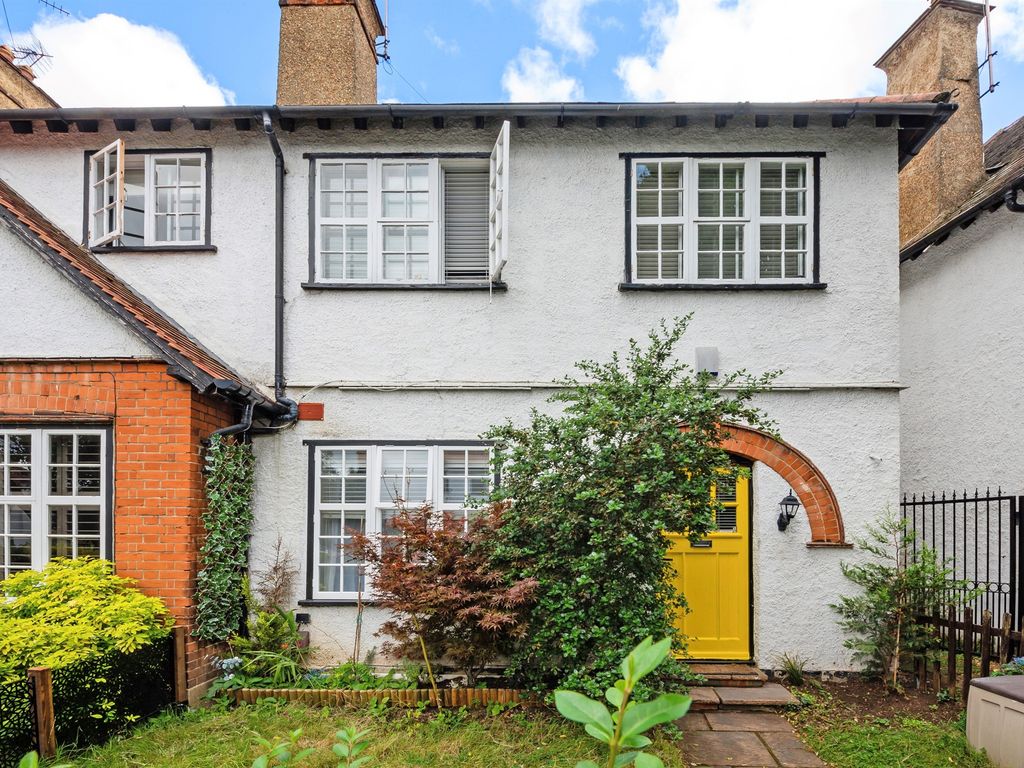 4 bed end terrace house for sale in Brunner Road, London W5, £799,950