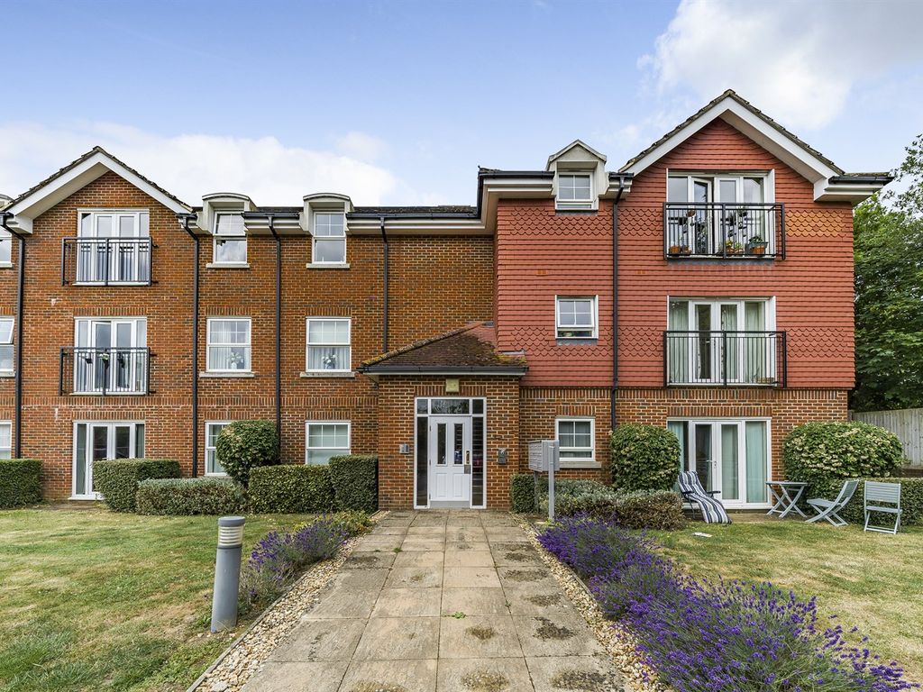 2 bed flat for sale in 6 Maplehurst Court, Brookers Road, Billingshurst