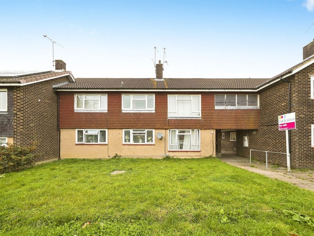 3 bed for sale in Medway Road, Crawley RH11, £260,000 Zoopla