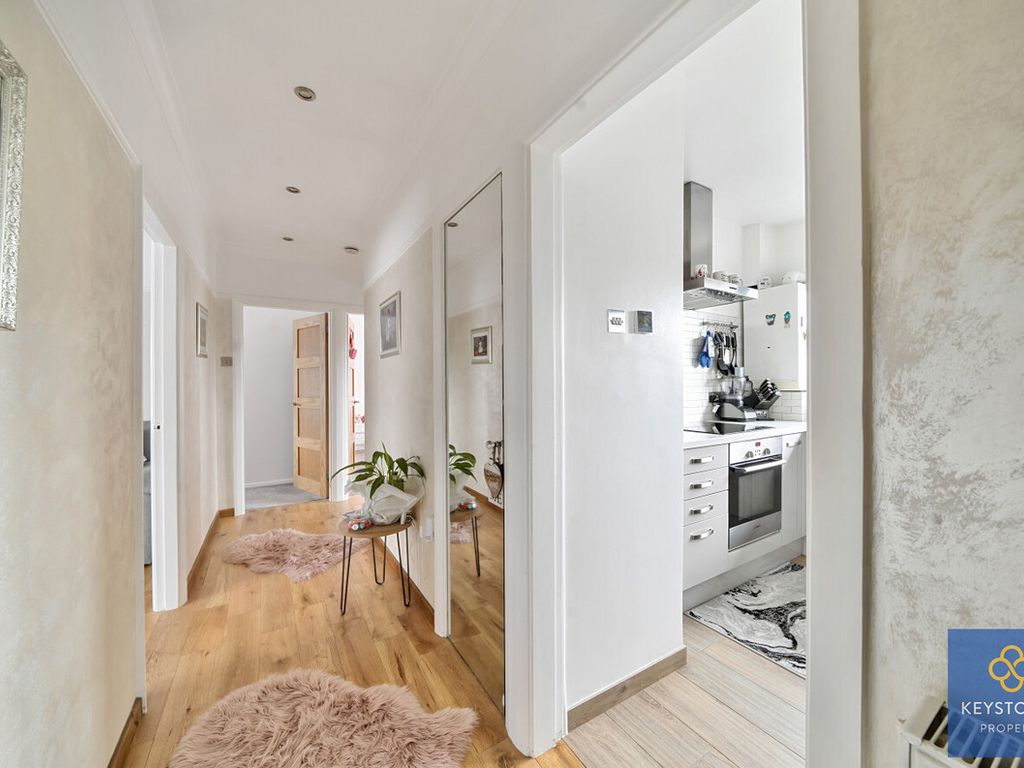 2 bed for sale in Chase Cross Road, Romford RM5, £300,000