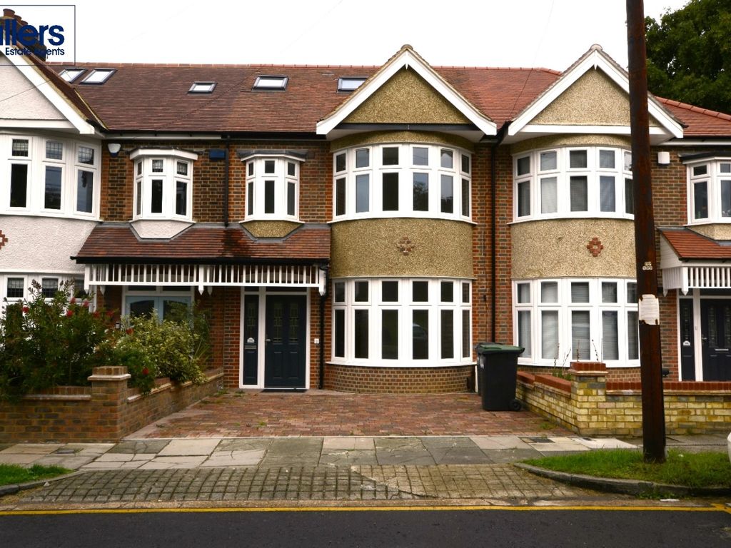 Cheney Walk, Grange Park N21  