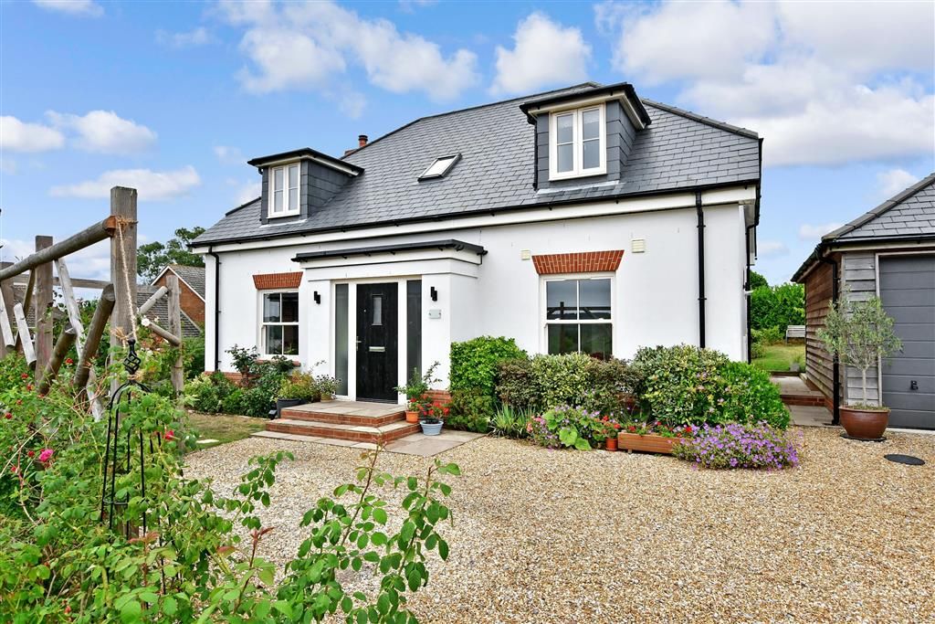 4 bed bungalow for sale in St. Peters Court, Havenstreet, Isle Of Wight