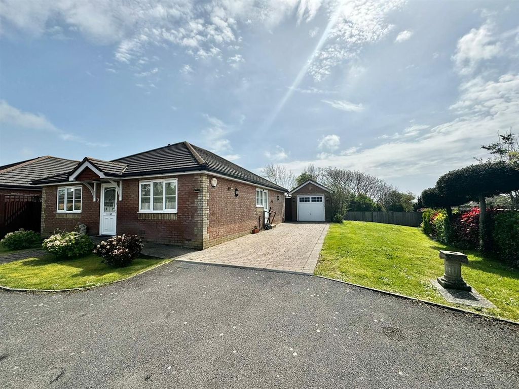 2 bed detached bungalow for sale in Hemingford Rise, Hastings TN35, £