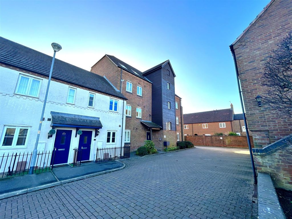 2 bed flat for sale in 15 The Mill, Kirton PE20, £95,000 Zoopla