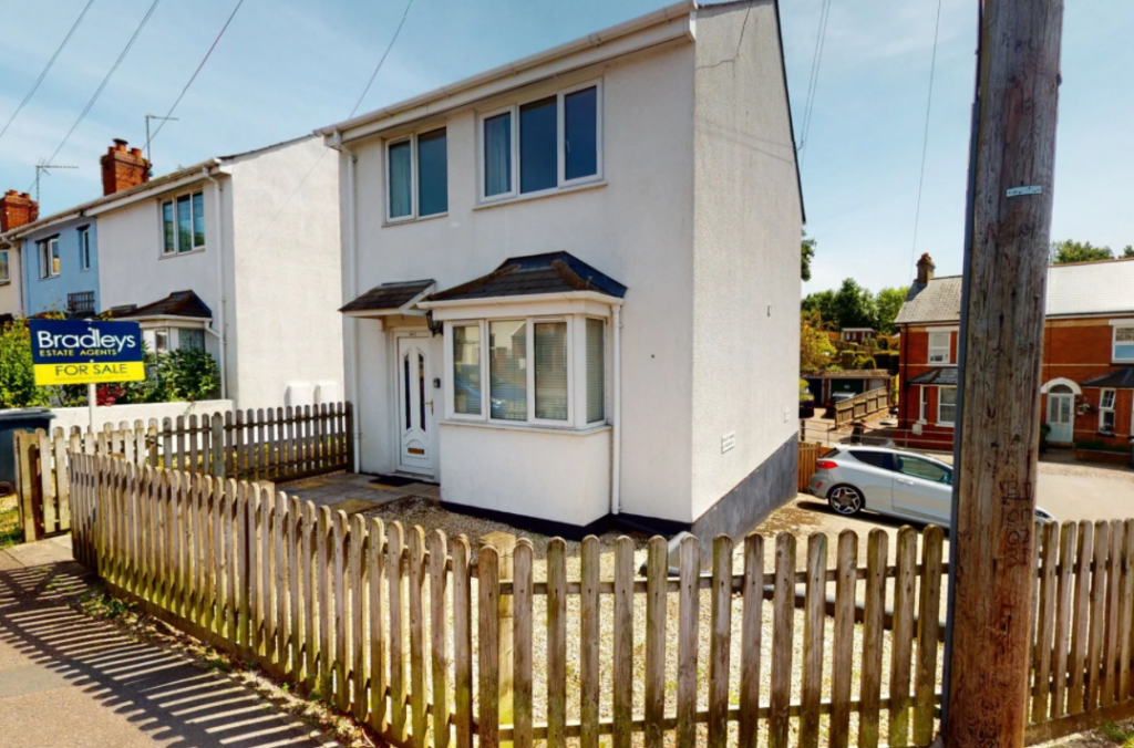 3 bed detached house to rent in Village Road, Exmouth EX8