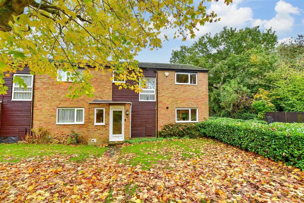 4 bed end terrace house for sale in Capelands, New Ash Green, Longfield