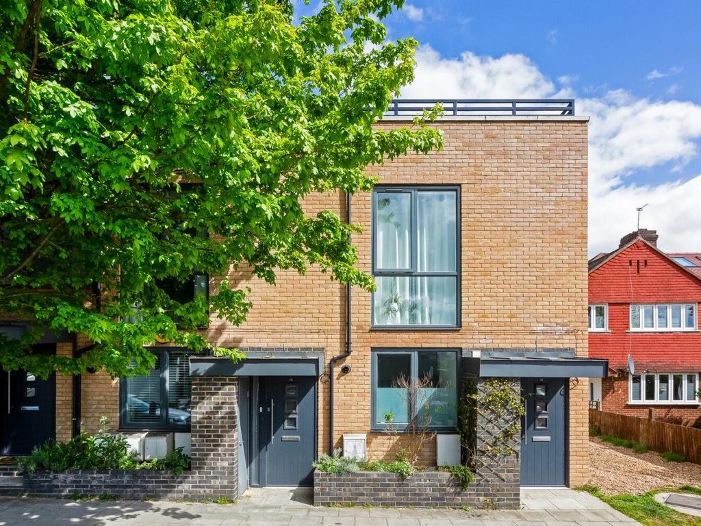 3 bed property for sale in Sevenoaks Road, Brockley, London SE4, £