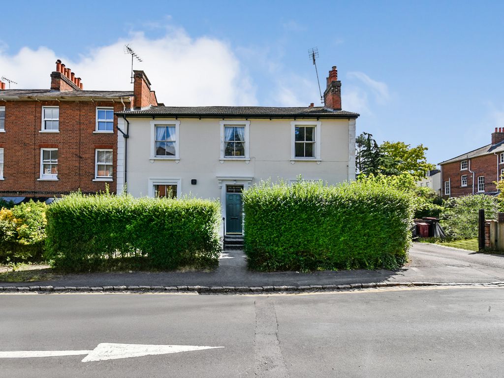 3 bed end terrace house for sale in Jesse Terrace, Reading RG1, £