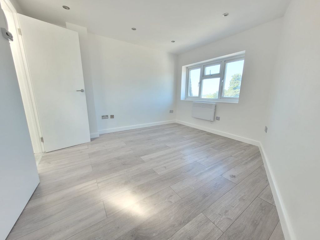 Room to rent in High Street, Uxbridge UB9, £945 pcm Zoopla