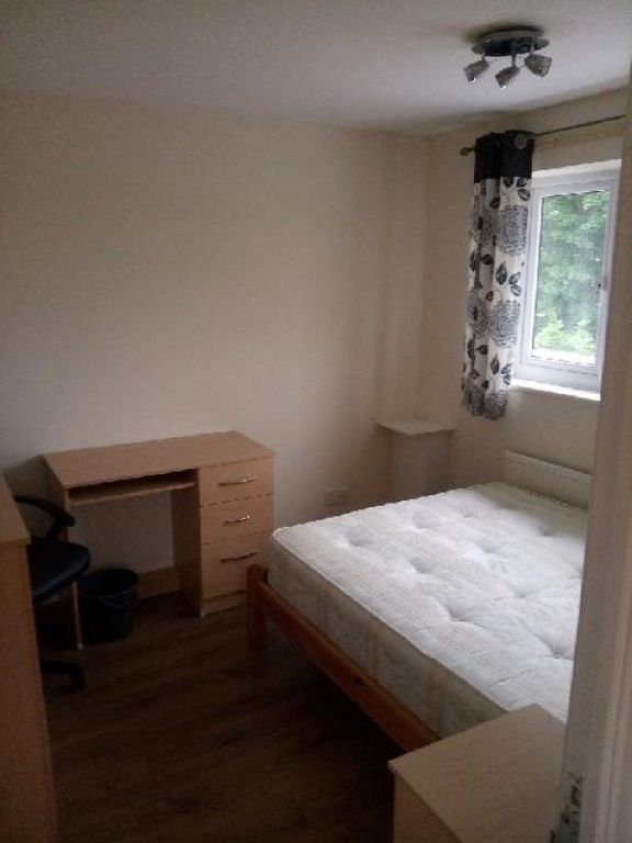 5 bed semidetached house to rent in Ringwood Close, Canterbury, Kent