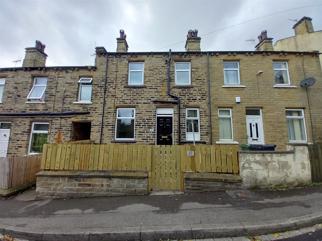 2 bed property to rent in South Parade, Cleckheaton BD19, £625 pcm Zoopla