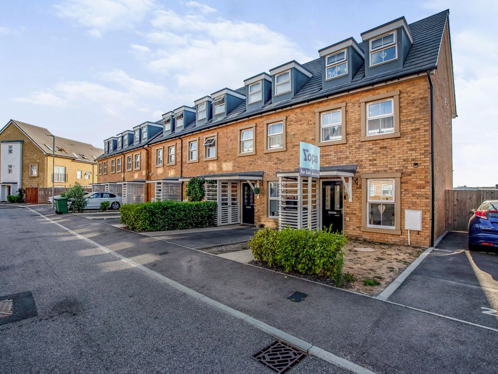 4 bed end terrace house for sale in Wheeler Close, Dartford DA1 Zoopla